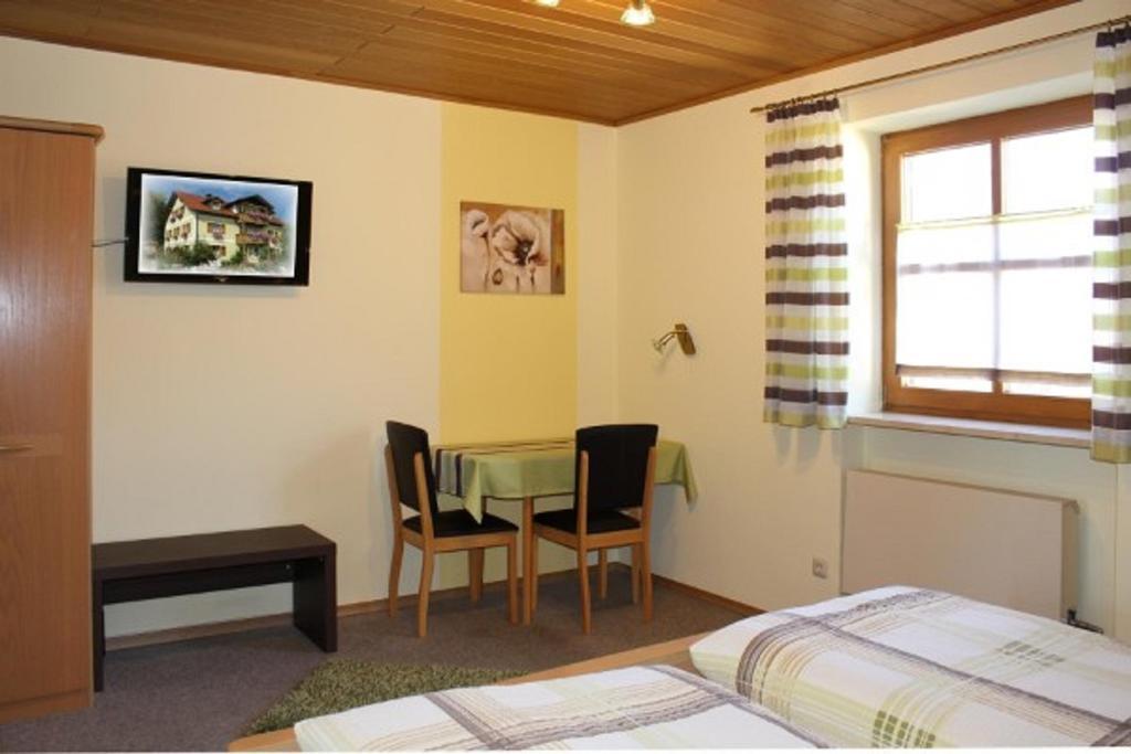 Gaeste-Haus Roesch Wiesent Dış mekan fotoğraf
