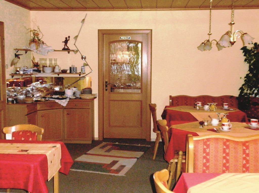 Gaeste-Haus Roesch Wiesent Dış mekan fotoğraf